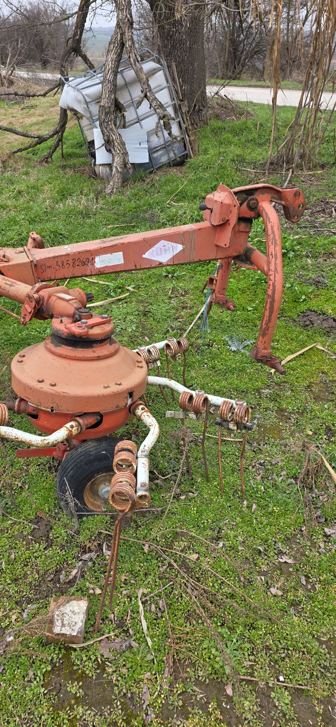 Сенообръщачка KUHN, снимка 3 - Селскостопанска техника - 53978428