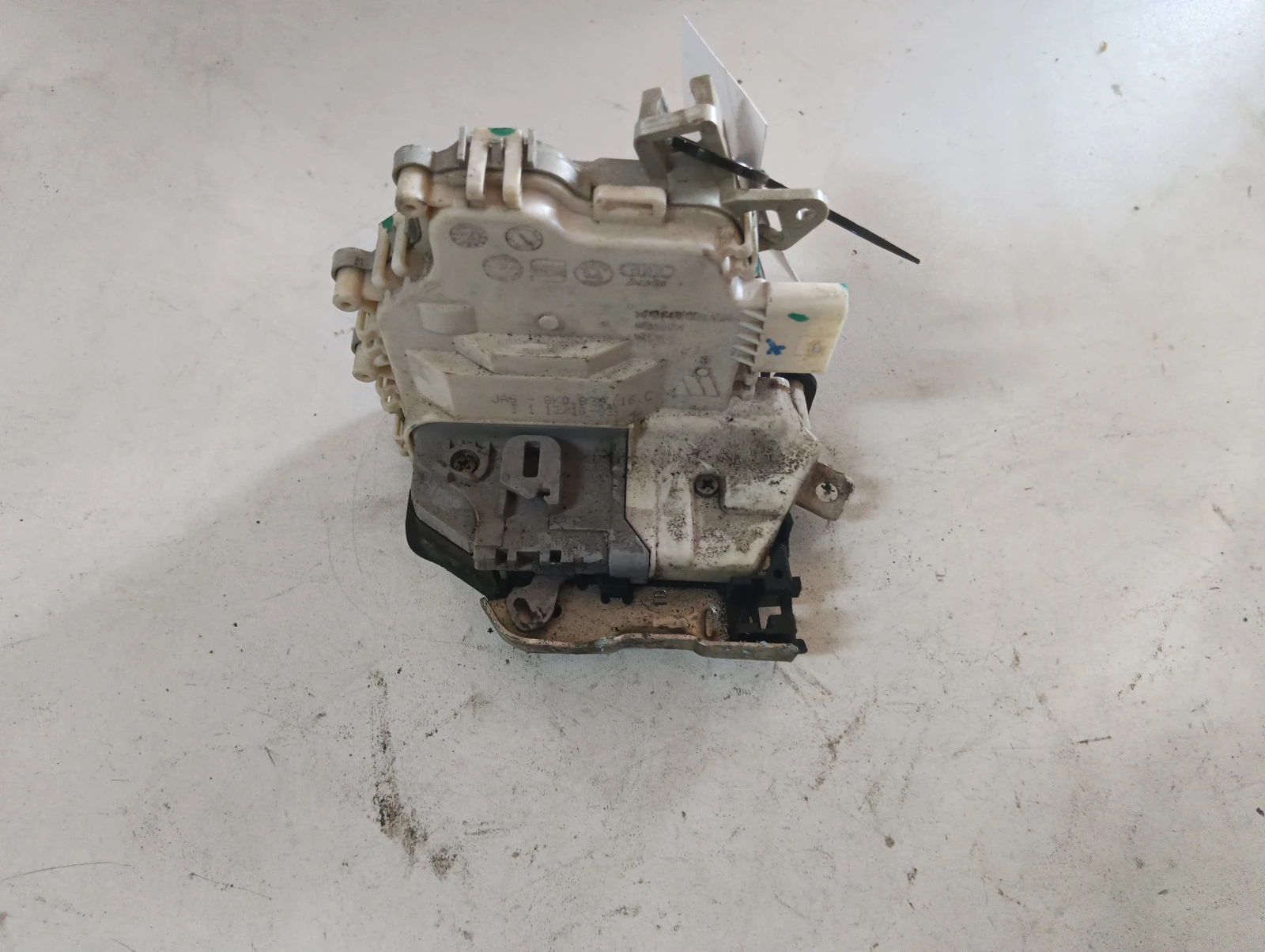 брава (задна дясна) 8K0839016C Audi Q5