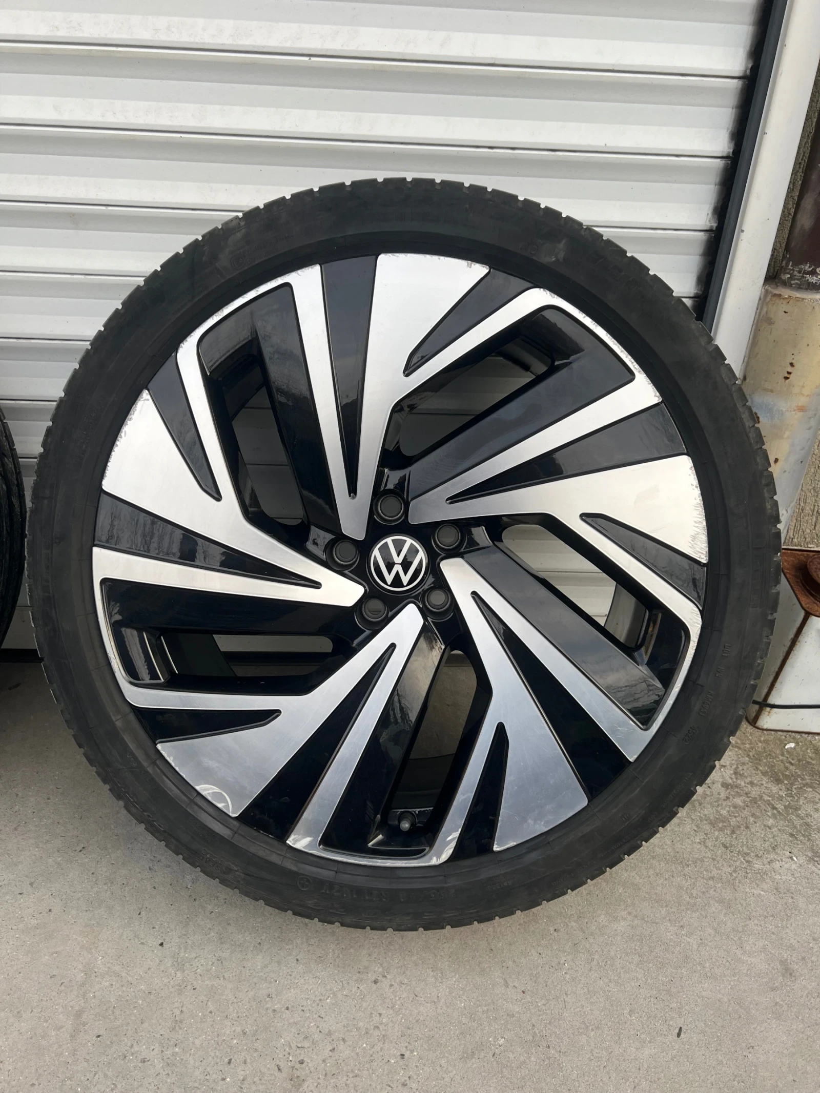 Гуми с джанти Pirelli 235/45R21, снимка 5 - Гуми и джанти - 56740871