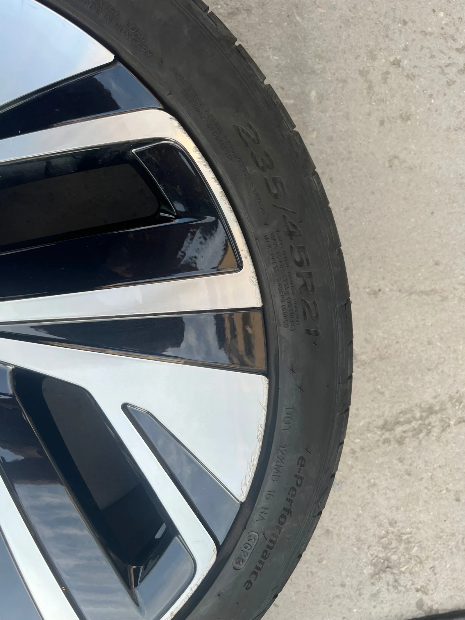 Гуми с джанти Pirelli 235/45R21, снимка 2 - Гуми и джанти - 56740871