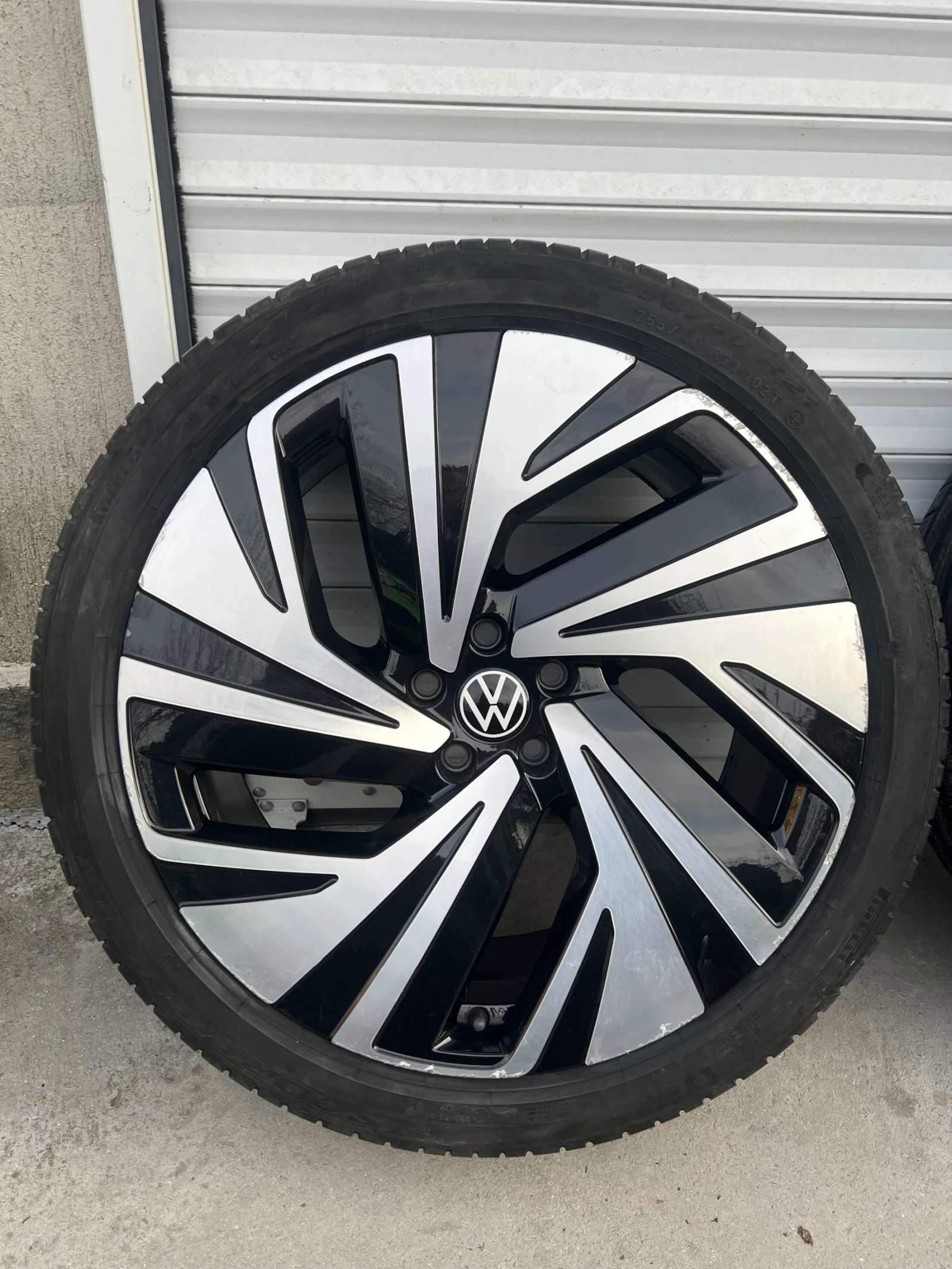 Гуми с джанти Pirelli 235/45R21, снимка 6 - Гуми и джанти - 56740871