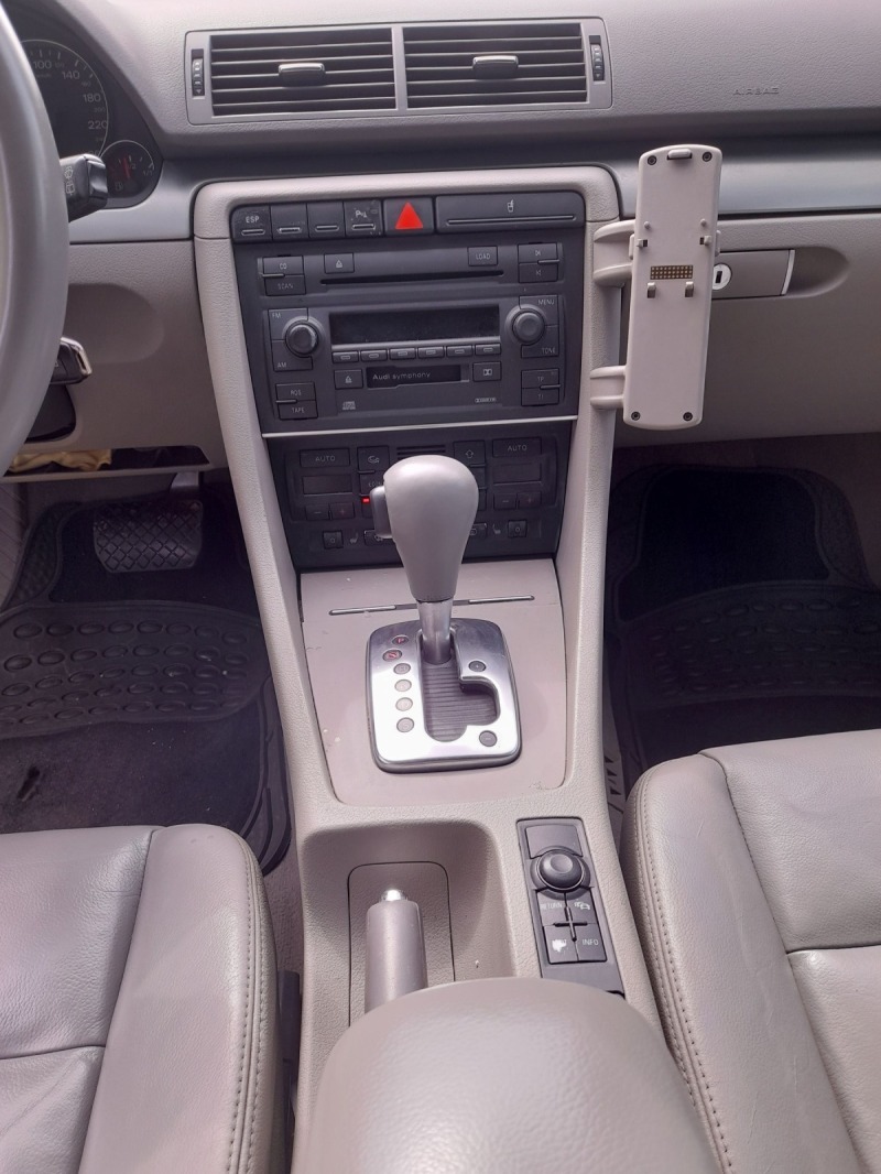 Audi A4 Автомат кожа УНИКАТ , снимка 9 - Автомобили и джипове - 45785793