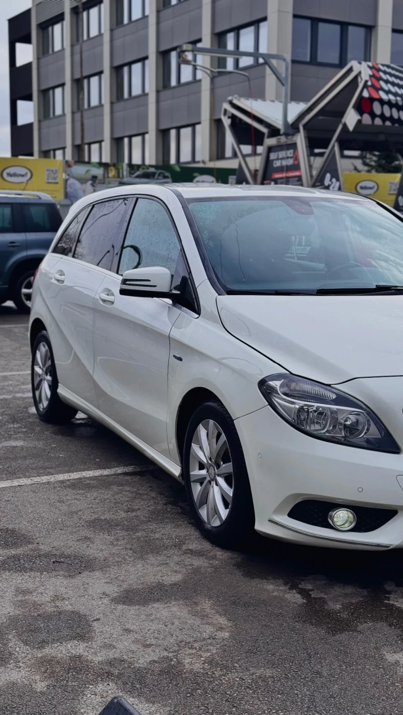 Mercedes-Benz B 180, снимка 2 - Автомобили и джипове - 47805699