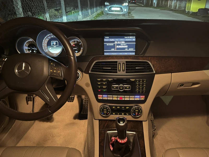 Mercedes-Benz C 220, снимка 9 - Автомобили и джипове - 52496357