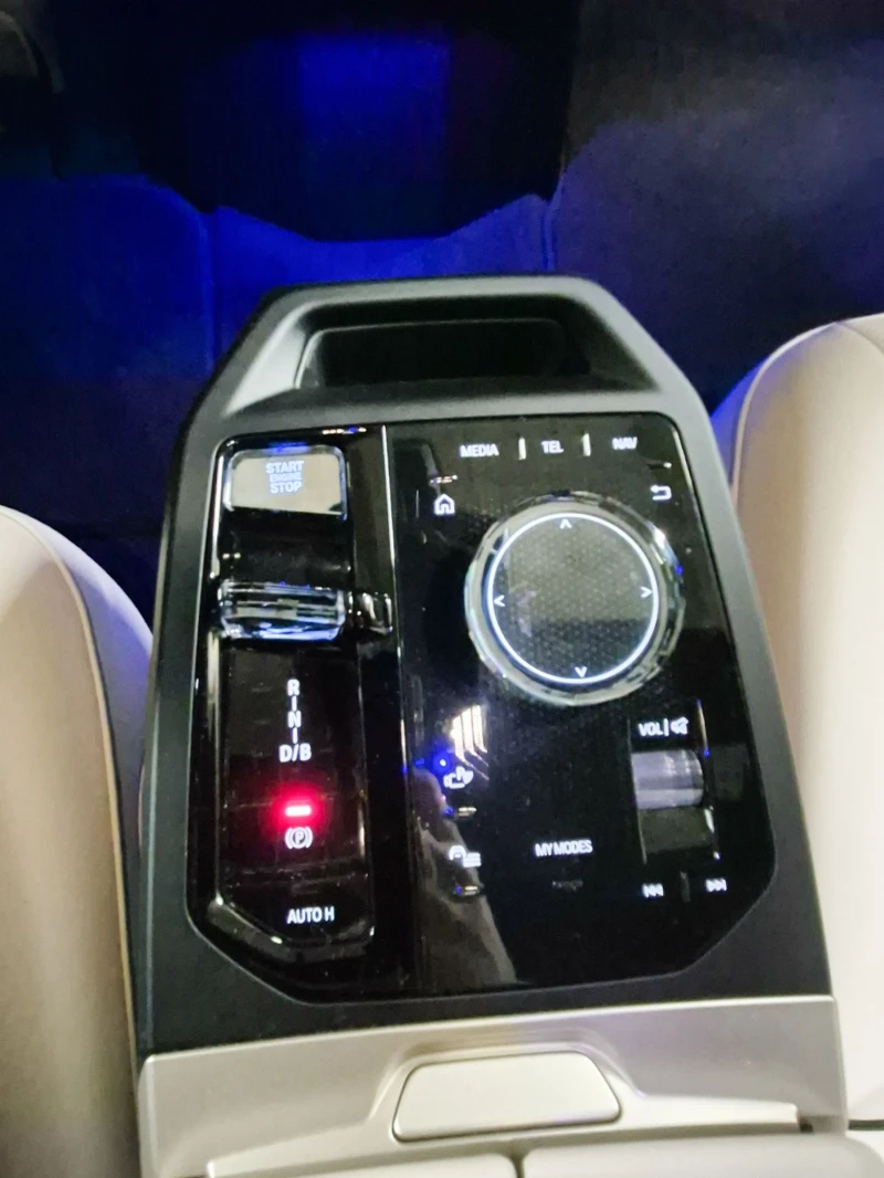 BMW iX 40, снимка 11 - Автомобили и джипове - 52657323