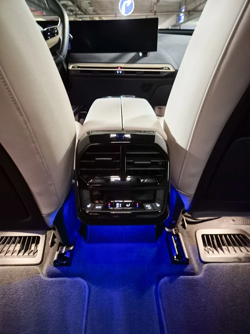 BMW iX 40, снимка 9 - Автомобили и джипове - 52657323