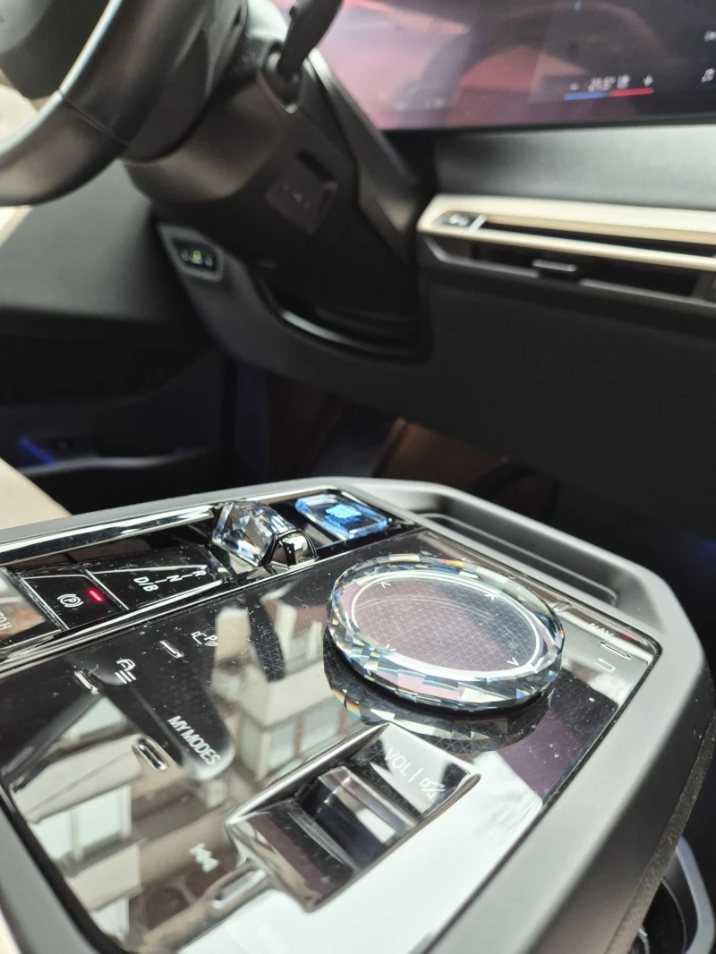 BMW iX 40, снимка 14 - Автомобили и джипове - 52657323