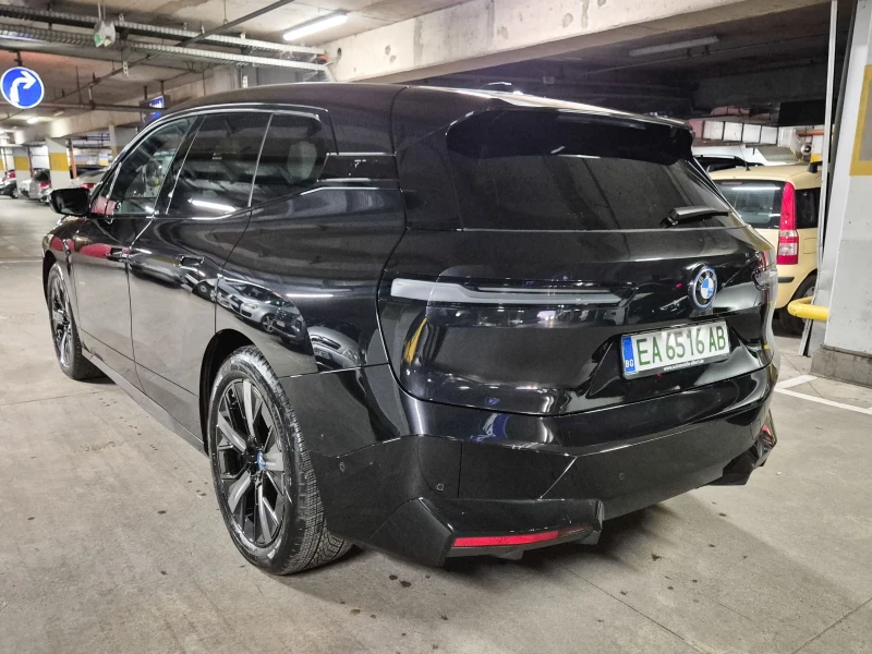 BMW iX 40, снимка 6 - Автомобили и джипове - 52657323