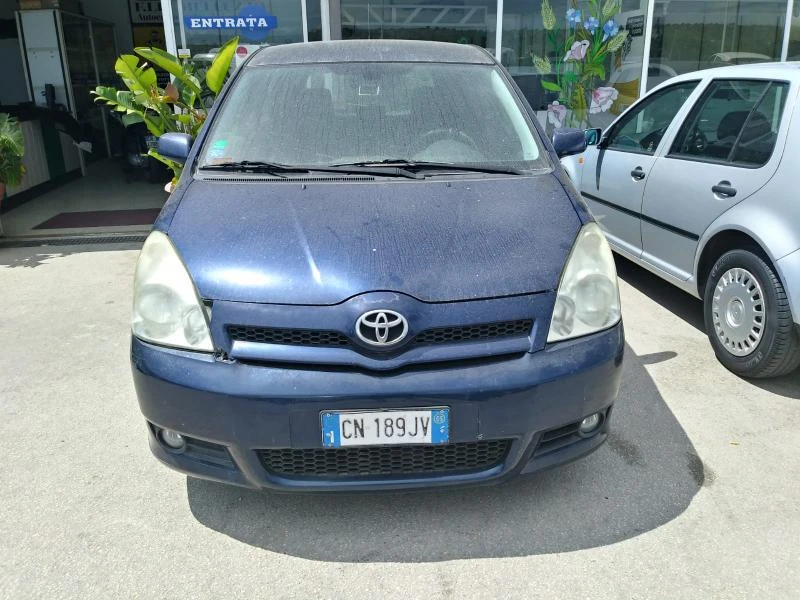 Toyota Corolla verso 2.0 D4D 2БРОЯ, снимка 2 - Автомобили и джипове - 38359915