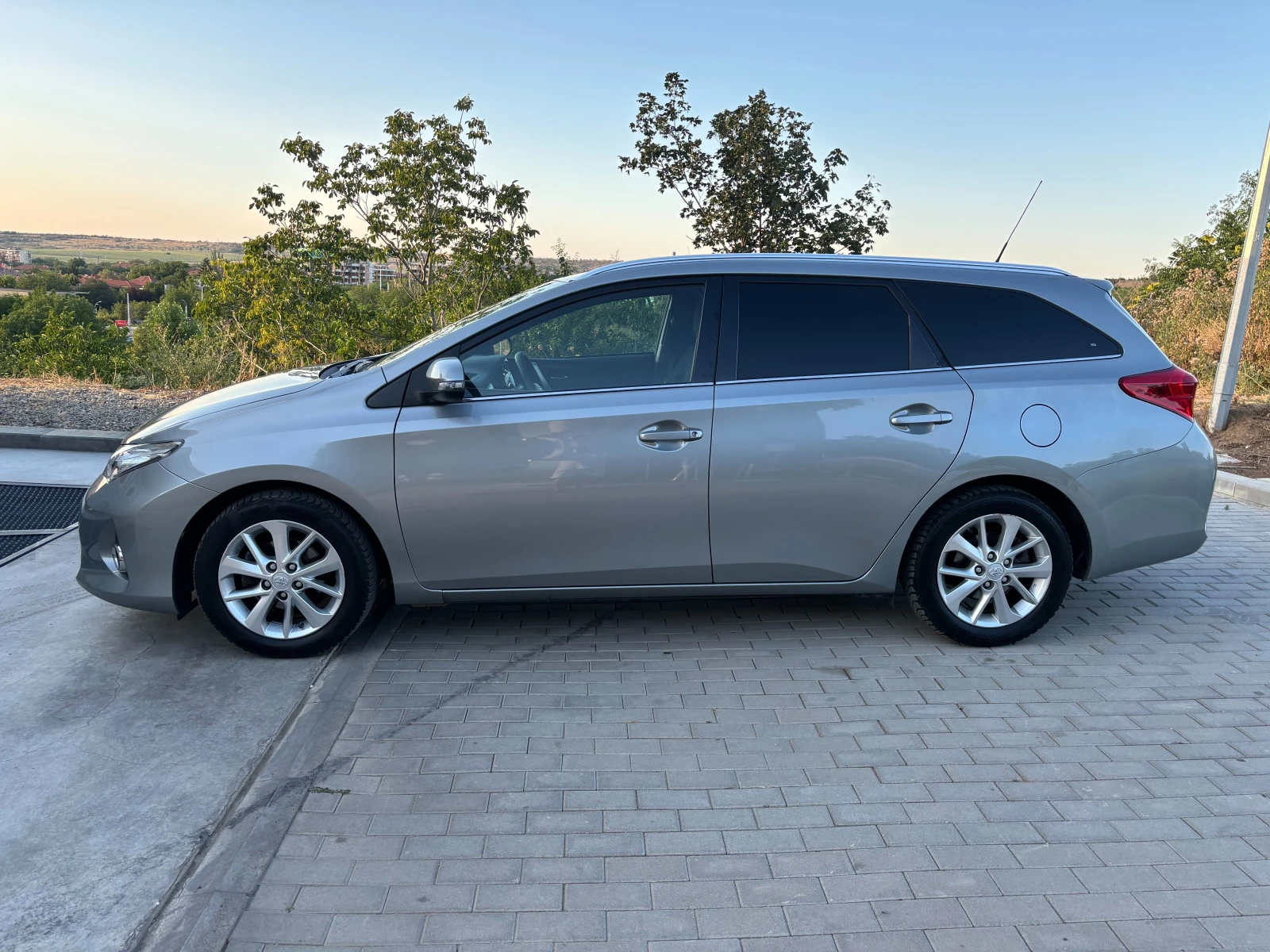 Toyota Auris 1.6 ШВЕЙЦАРИЯ ПЪЛНА СЕРВИЗНА ИСТОРИЯ - изображение 7