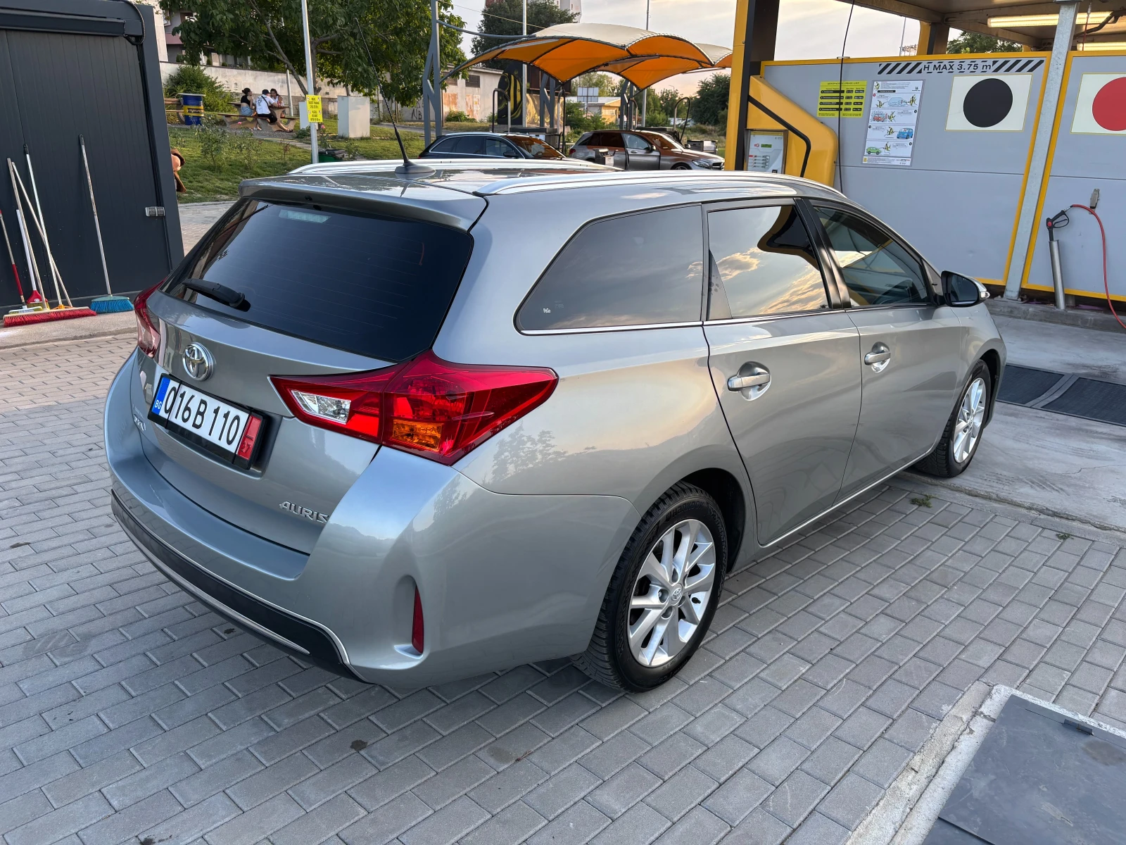 Toyota Auris 1.6 ШВЕЙЦАРИЯ ПЪЛНА СЕРВИЗНА ИСТОРИЯ - изображение 6