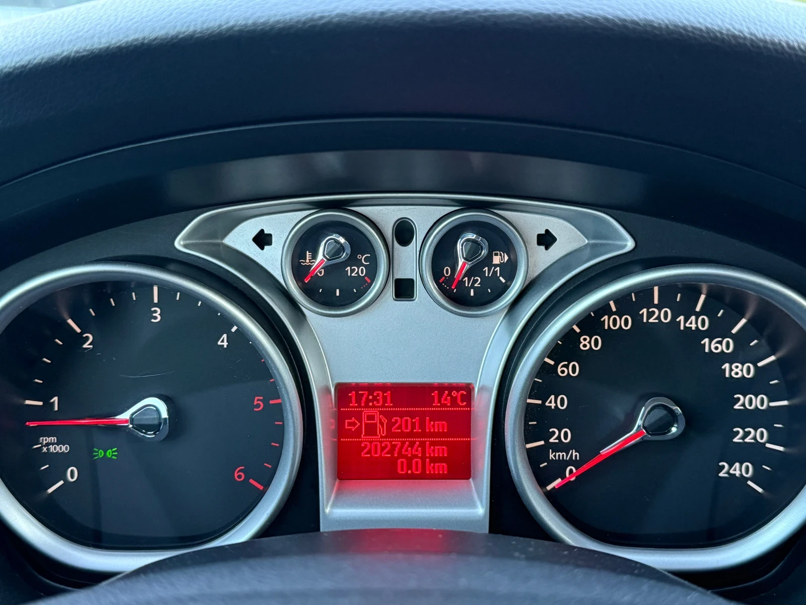 Ford Focus 1.6HDI* 109кс* ПОДГРЕВ* НОВИ ЗИМНИ ГУМИ* ТЕГЛИЧ*  | Mobile.bg — изображение 15