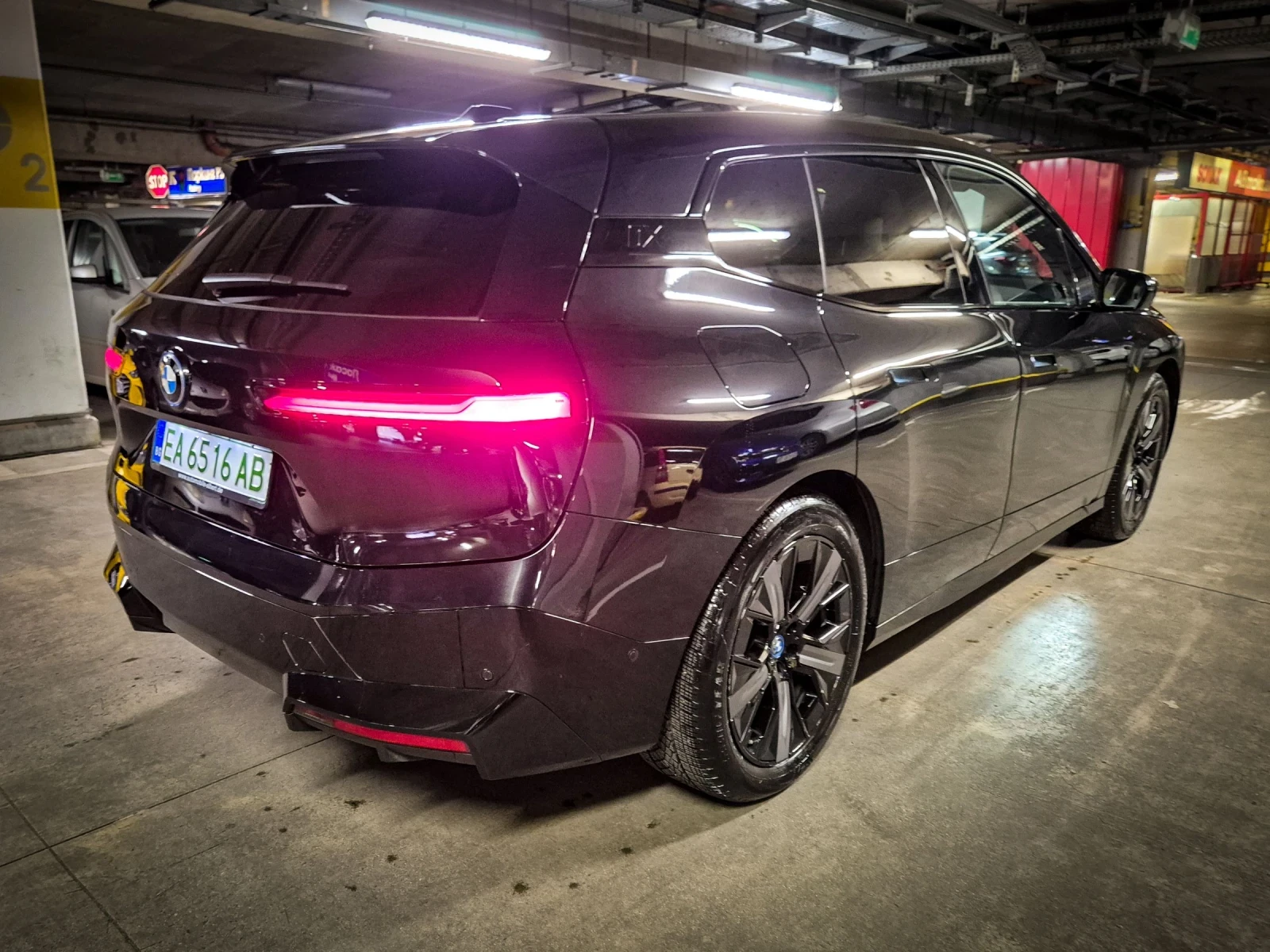 BMW iX 40 - изображение 4