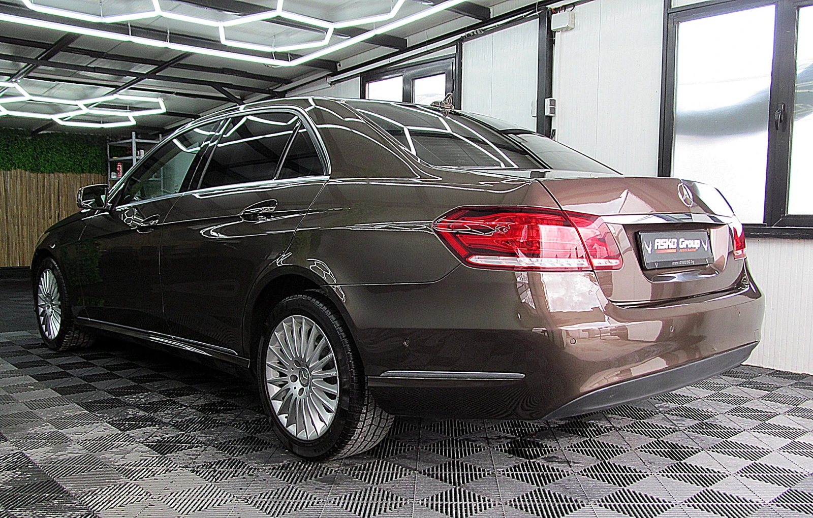 Mercedes-Benz E 350 4-Matic/ТОП СЪСТОЯНИЕ СОБСТВЕН ЛИЗИНГ - изображение 6