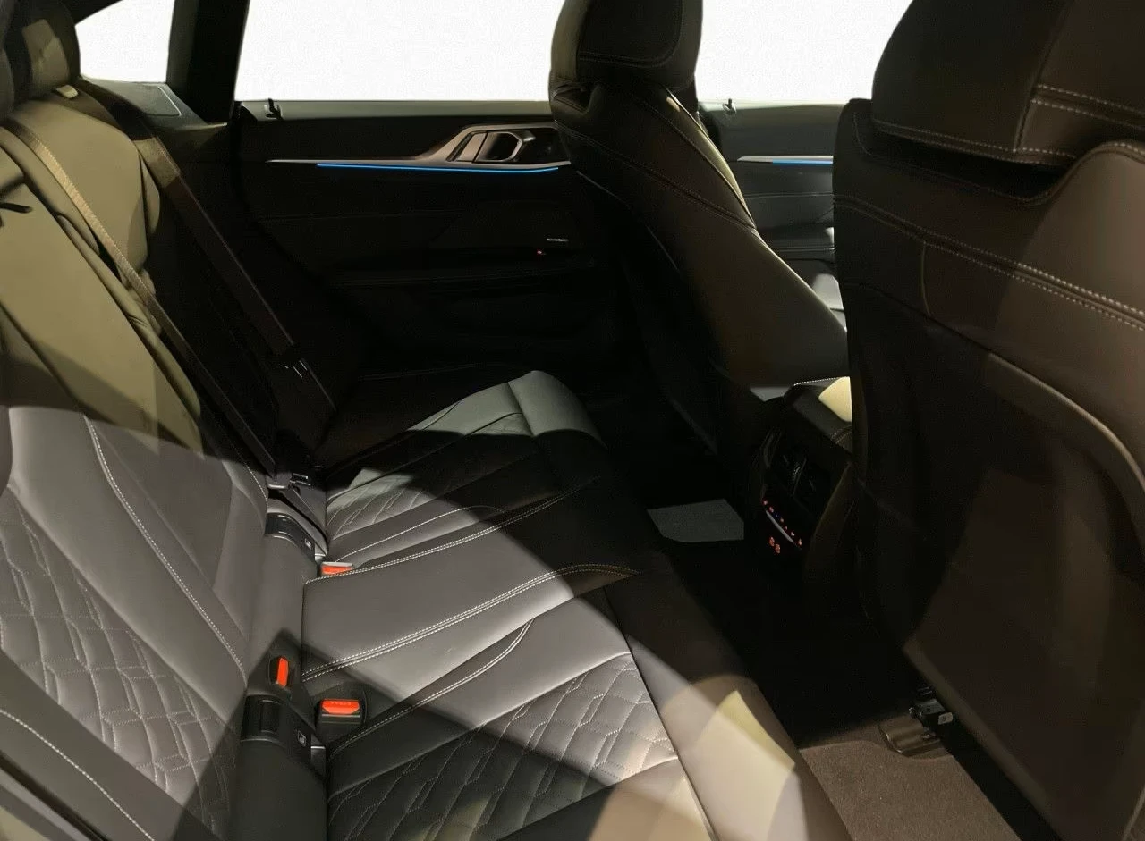 BMW i4 M60* M-SPORT* CARBON* HEAD-UP* DISTR* KEYLESS* H&K, снимка 9 - Автомобили и джипове - 53950751