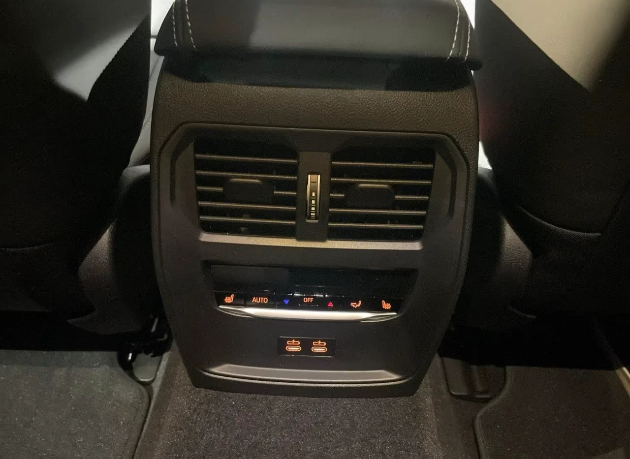 BMW i4 M60* M-SPORT* CARBON* HEAD-UP* DISTR* KEYLESS* H&K, снимка 10 - Автомобили и джипове - 53950751