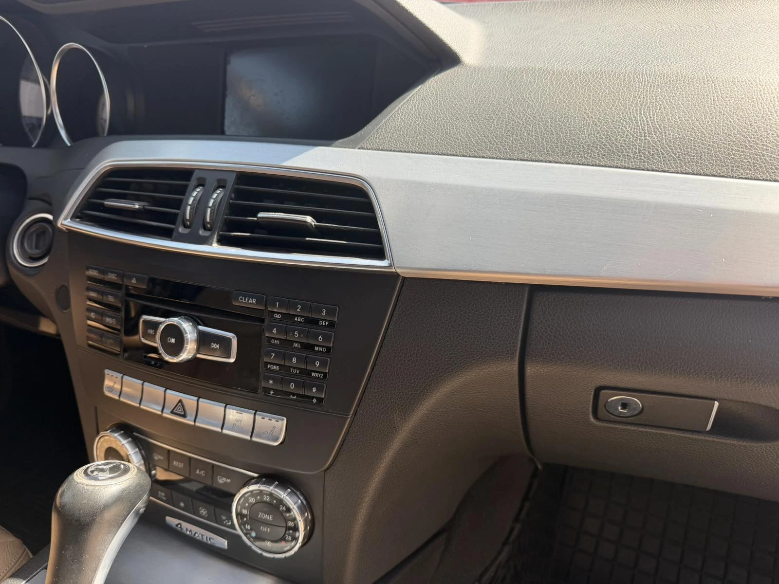 Mercedes-Benz C 300 AMG 4MATIC, снимка 9 - Автомобили и джипове - 54227990