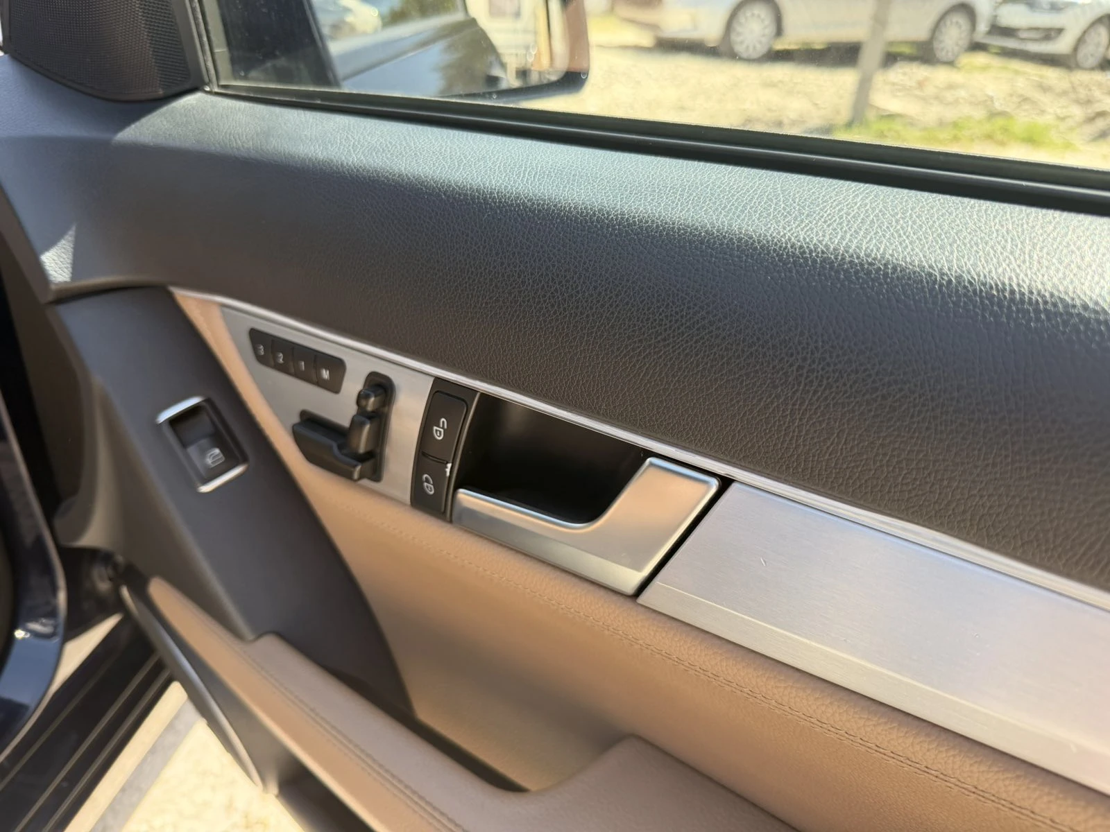 Mercedes-Benz C 300 AMG 4MATIC, снимка 14 - Автомобили и джипове - 54227990