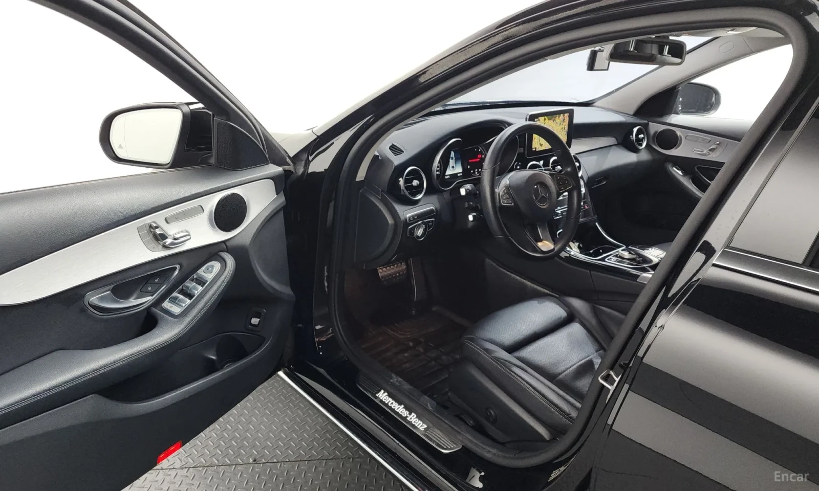 Mercedes-Benz C 220 d Avantgarde HeadUp , снимка 5 - Автомобили и джипове - 54303484