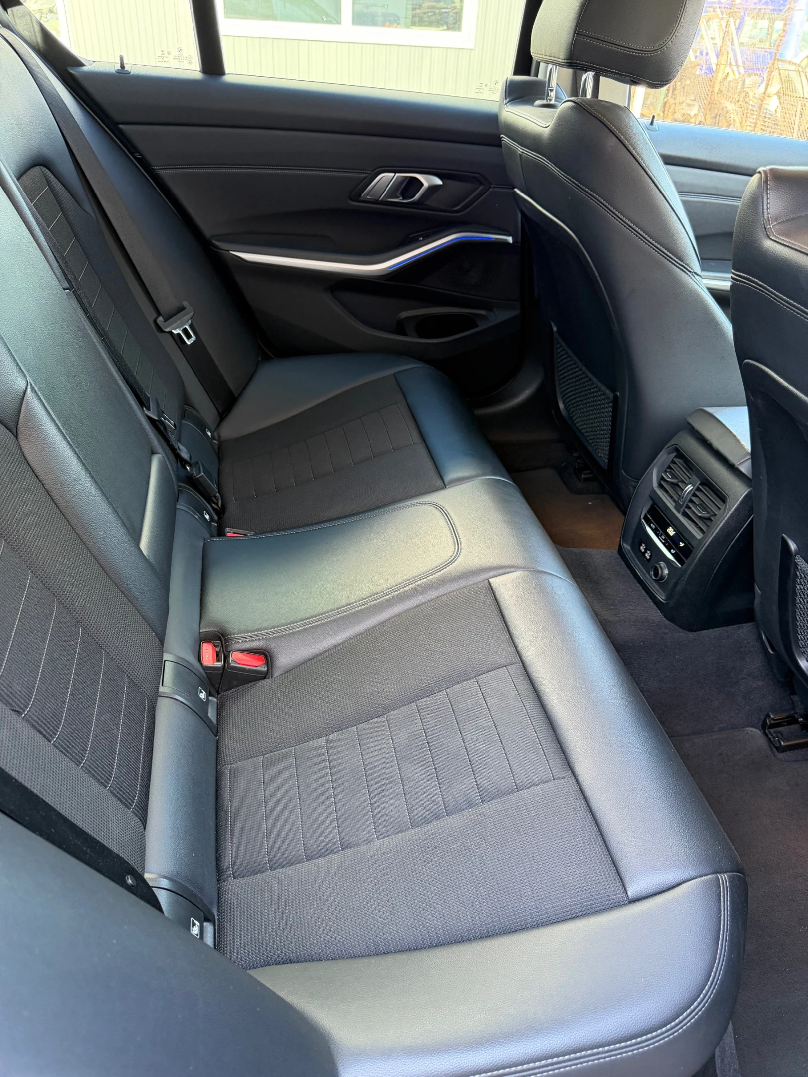 BMW 320 M Sport Individual, снимка 10 - Автомобили и джипове - 54369873