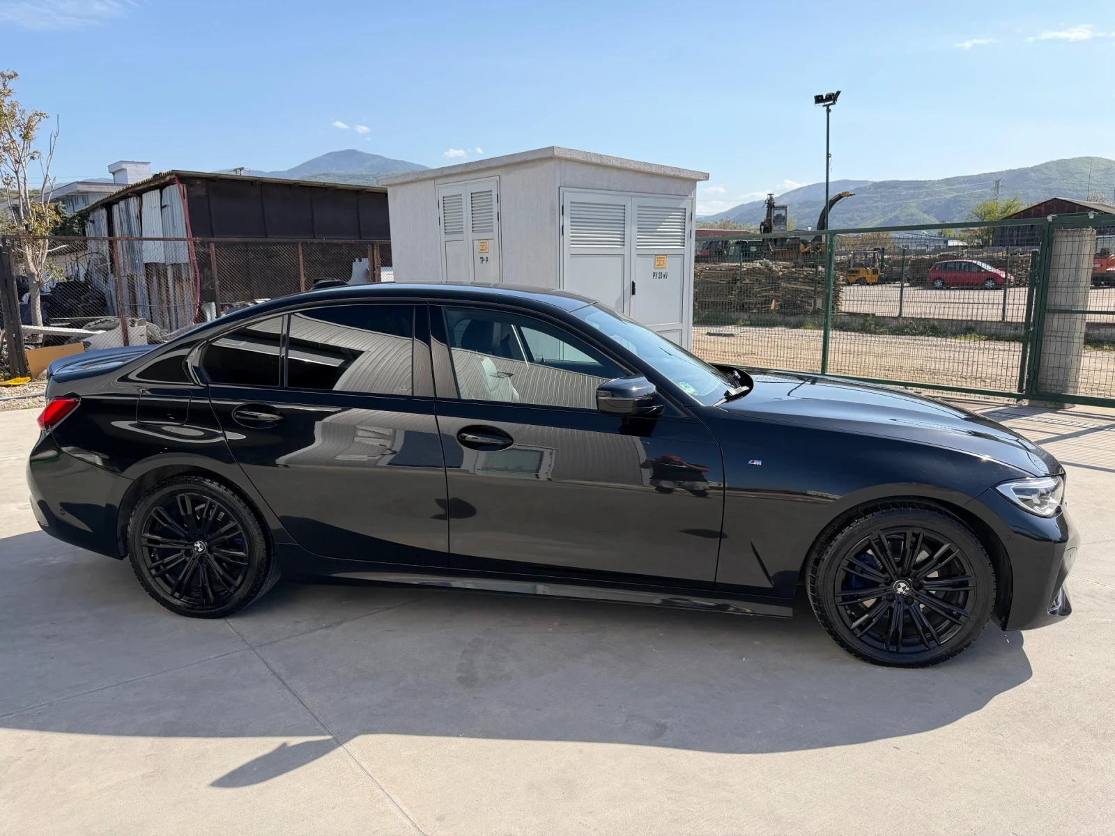 BMW 320 M Sport Individual, снимка 7 - Автомобили и джипове - 54369873