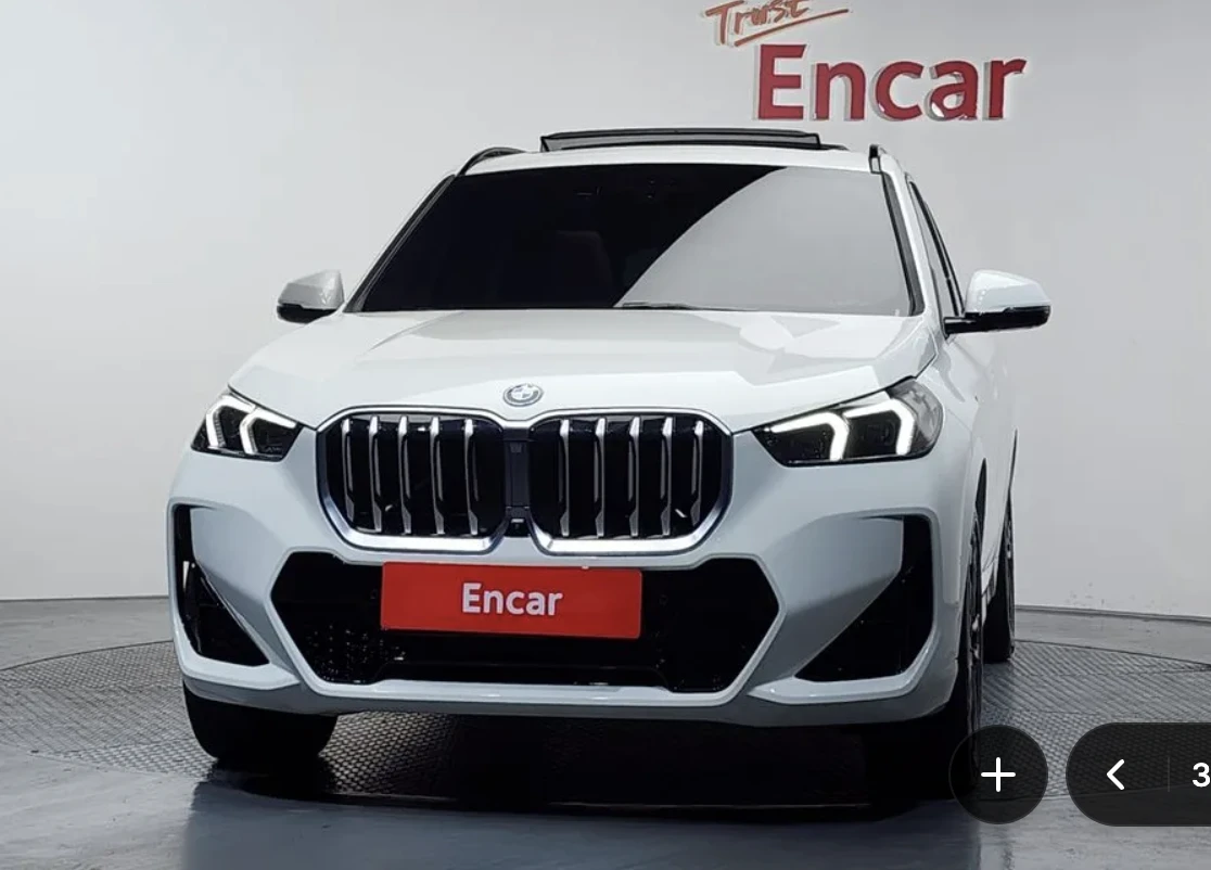 BMW iX1 XDRIVE* 30M* SPORT* ХЕДЪП* 360КАМЕРА* LANE* ASSIST, снимка 3 - Автомобили и джипове - 54511511