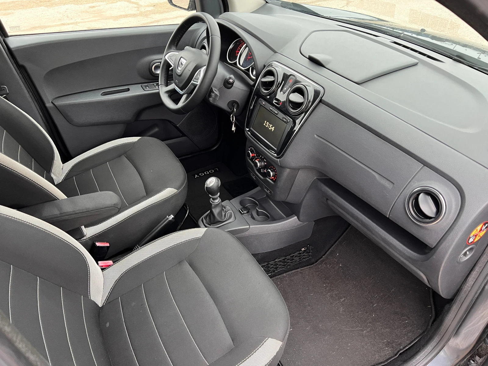 Dacia Lodgy 1.5д 116кс евро6 , снимка 12 - Автомобили и джипове - 54752574