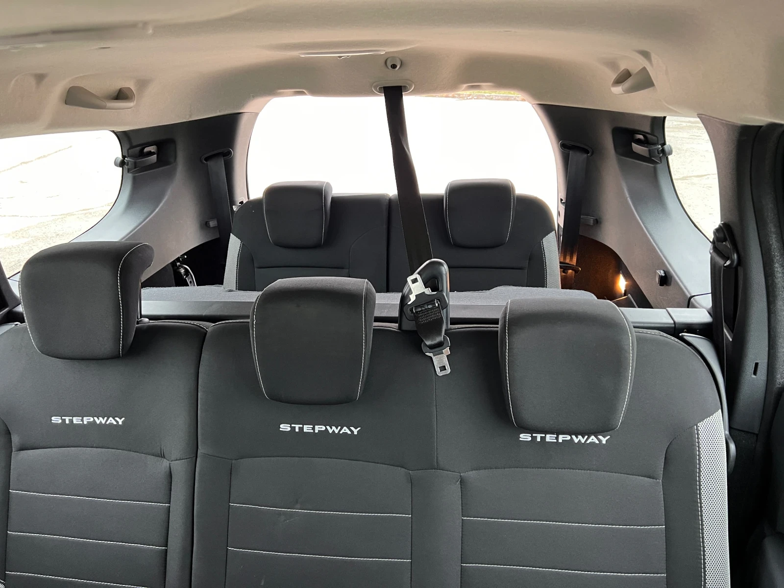 Dacia Lodgy 1.5д 116кс евро6 , снимка 15 - Автомобили и джипове - 54752574