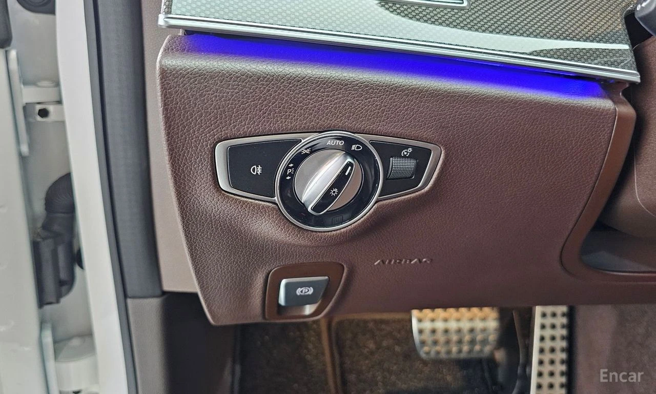 Mercedes-Benz CLS 300 d* AMG LINE* ПОДГРЕВ* НАВИГАЦИЯ* 2 КЛЮЧА  , снимка 5 - Автомобили и джипове - 54966980