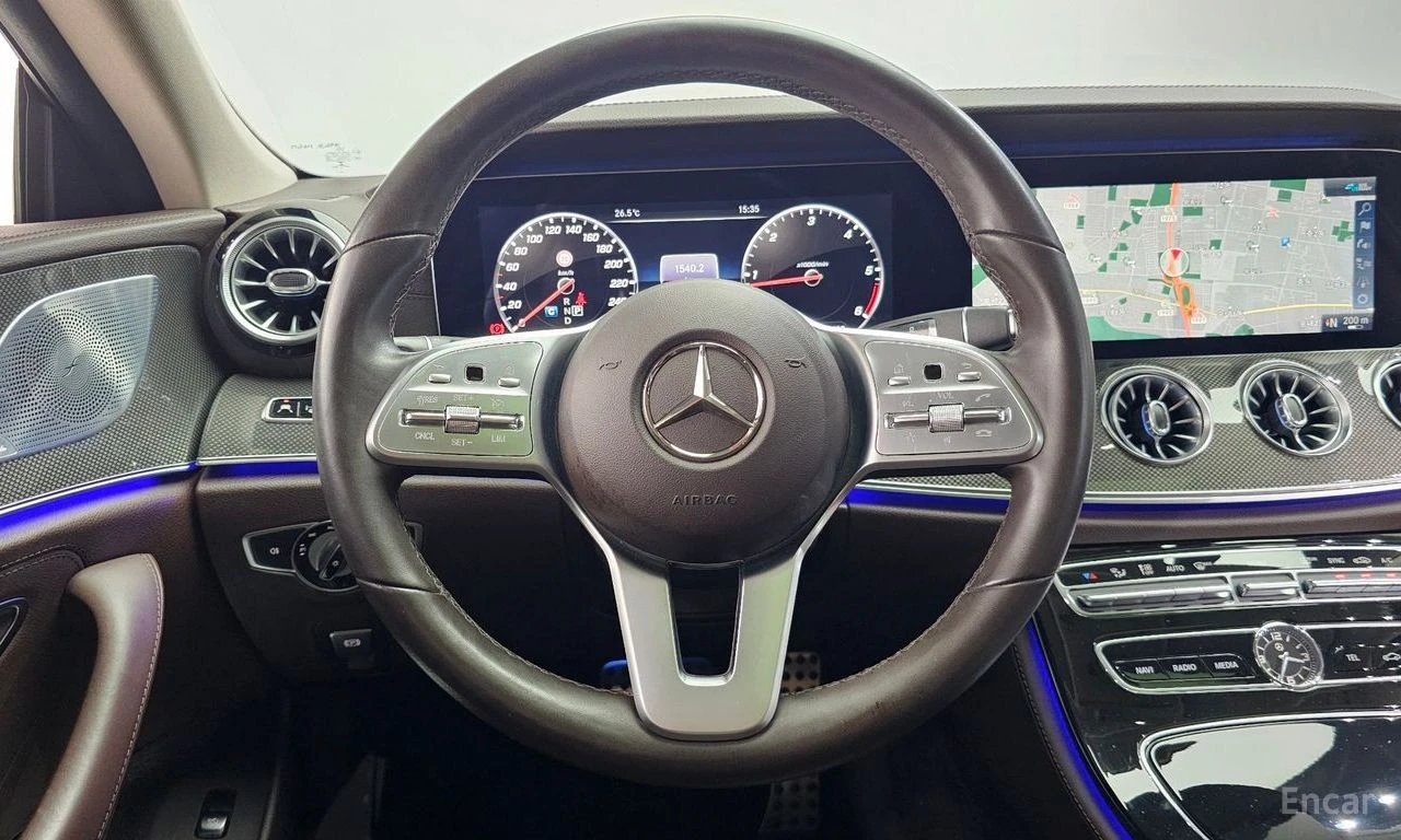 Mercedes-Benz CLS 300 d* AMG LINE* ПОДГРЕВ* НАВИГАЦИЯ* 2 КЛЮЧА  , снимка 4 - Автомобили и джипове - 54966980
