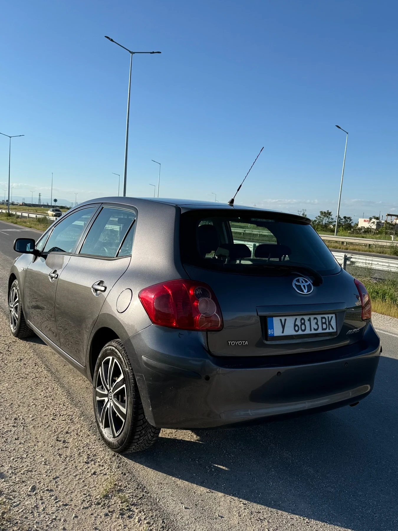 Toyota Auris 1.4 VVT-i, снимка 5 - Автомобили и джипове - 56292927