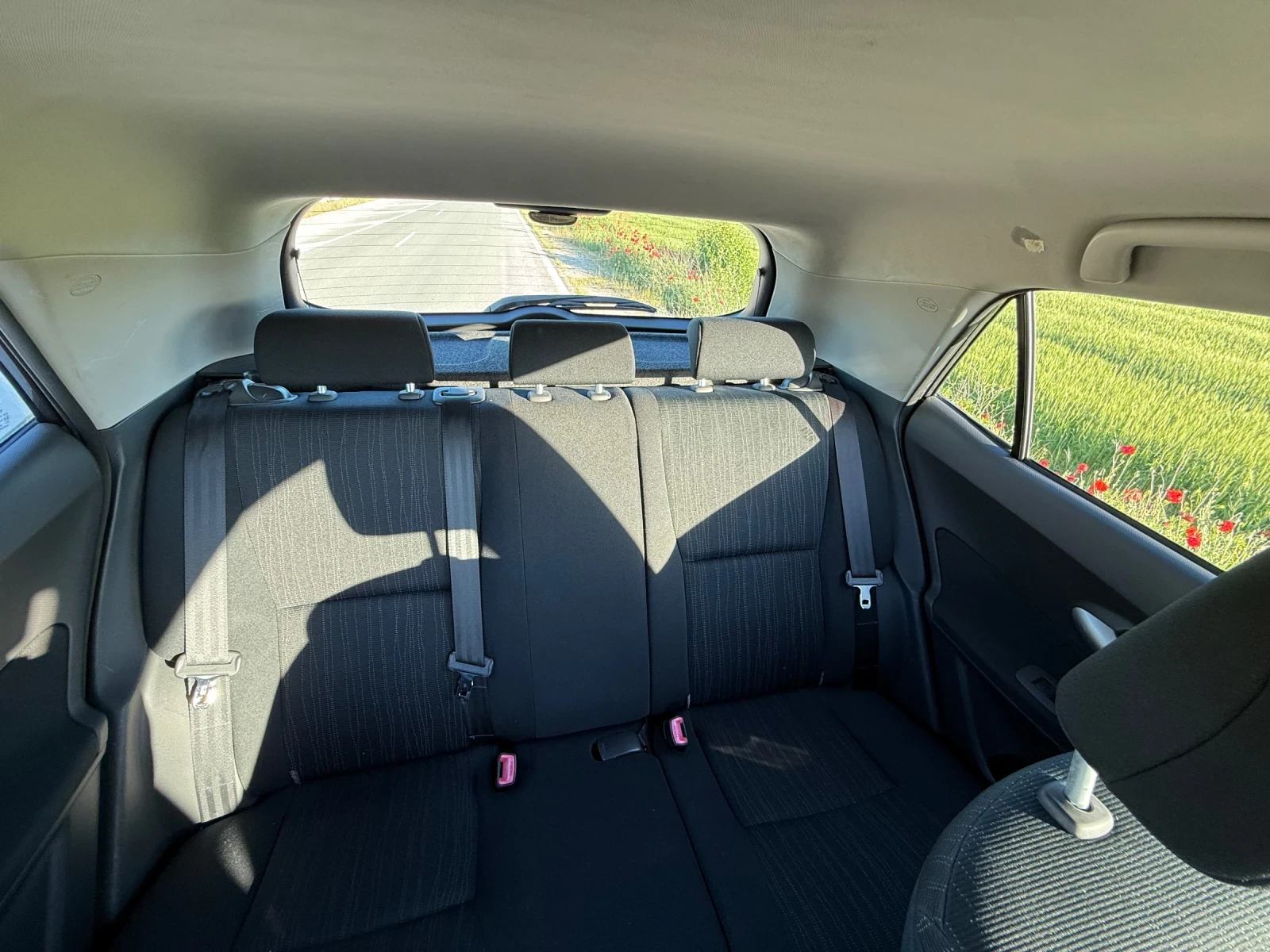 Toyota Auris 1.4 VVT-i, снимка 11 - Автомобили и джипове - 56292927