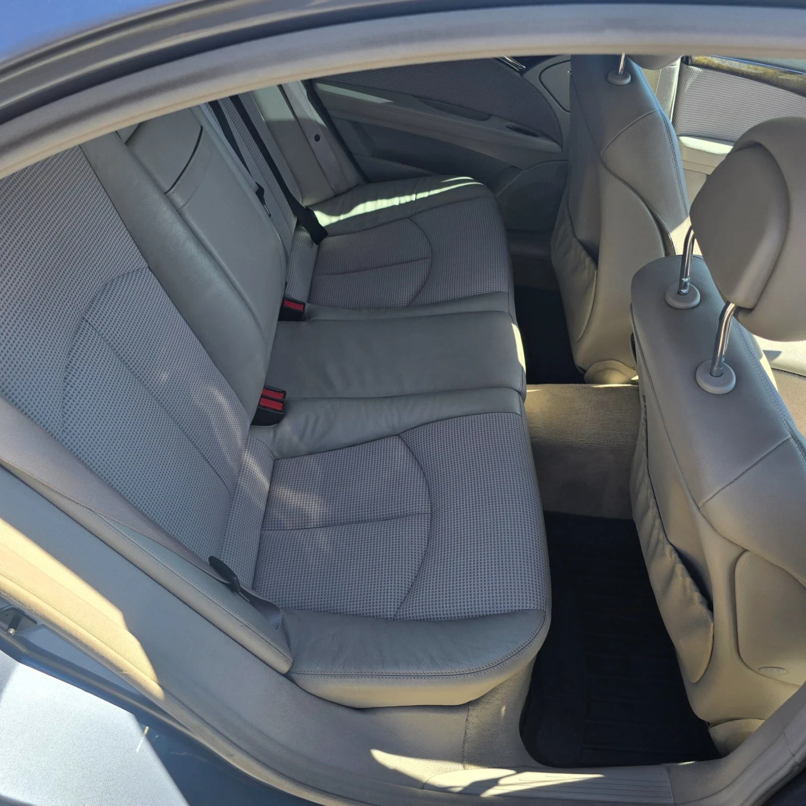 Mercedes-Benz E 320, снимка 14 - Автомобили и джипове - 56346510