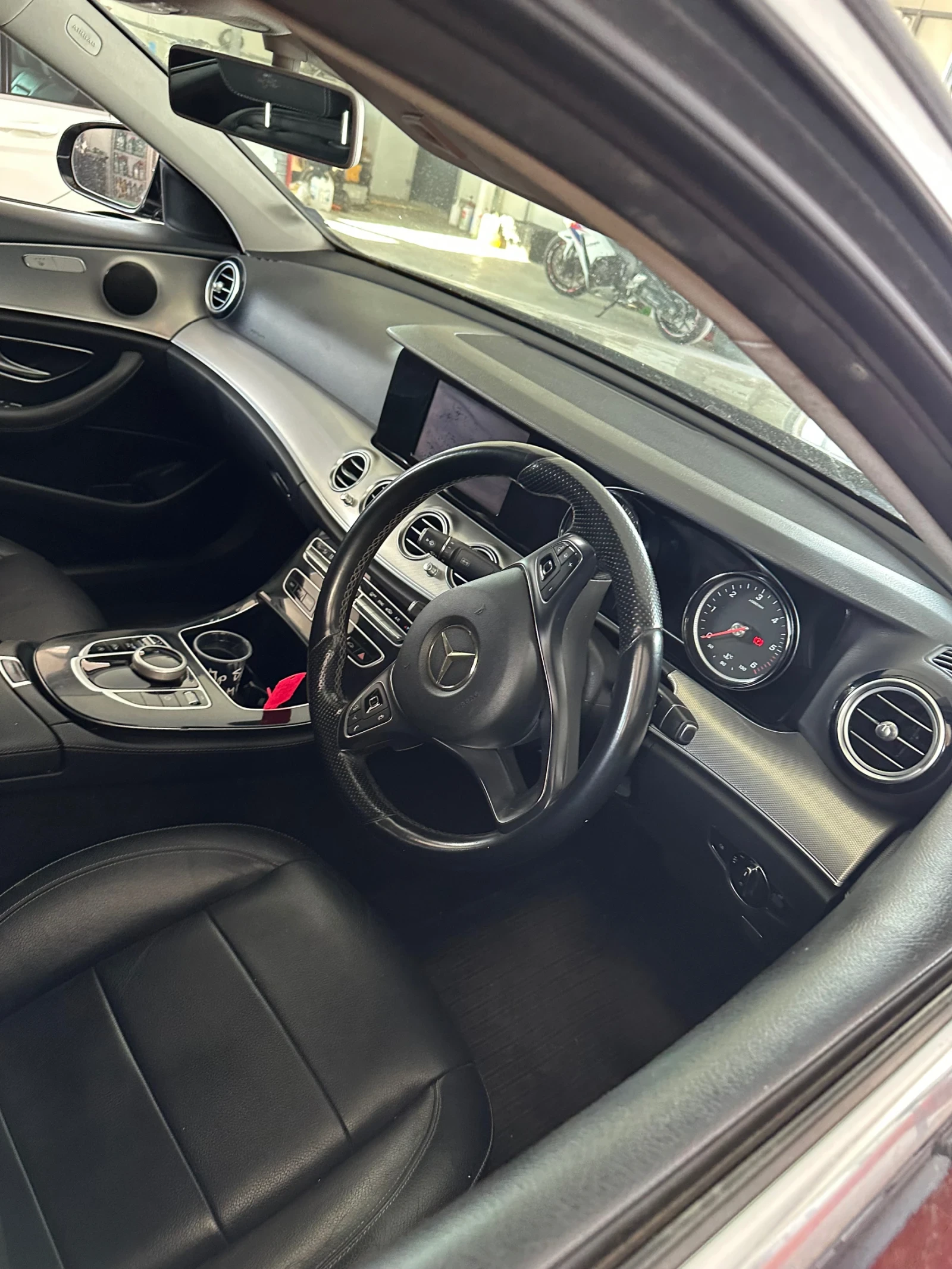 Mercedes-Benz E 220, снимка 5 - Автомобили и джипове - 56504022