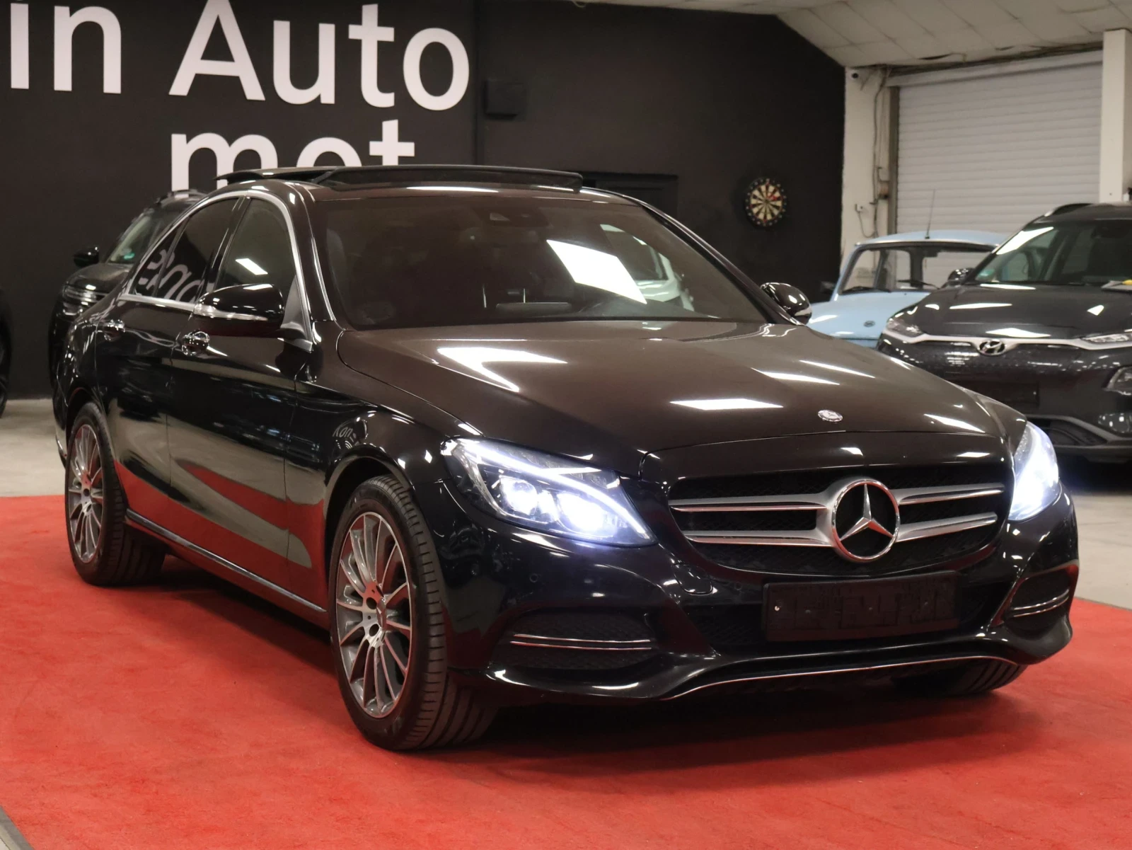 Mercedes-Benz C 250 Бензин | Въздушно окачване | AMG | LED | Camera
