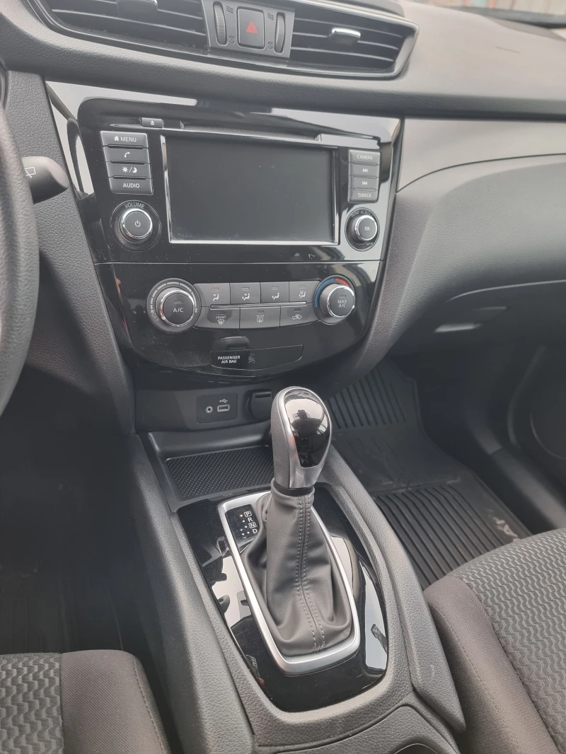 Nissan Qashqai 2.0i 4X4 АВТОМАТИК , снимка 10 - Автомобили и джипове - 48717329