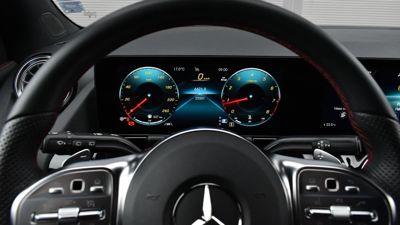 Mercedes-Benz GLA 200 AMG Line 4MATIC, снимка 13 - Автомобили и джипове - 49740696