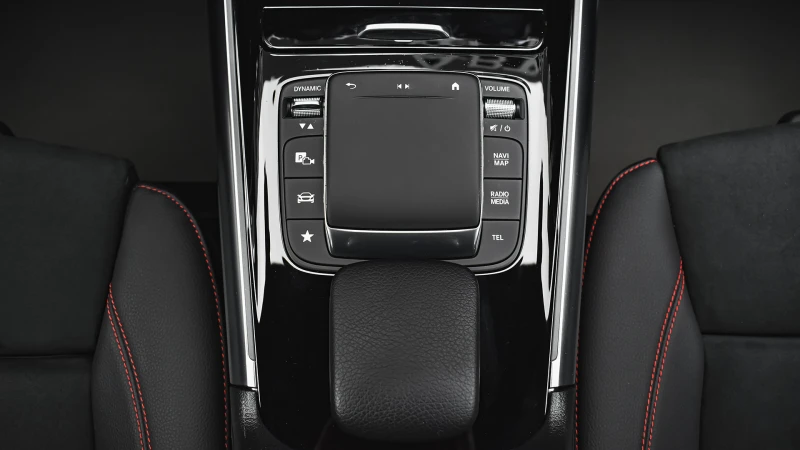 Mercedes-Benz GLA 200 AMG Line 4MATIC, снимка 12 - Автомобили и джипове - 49740696