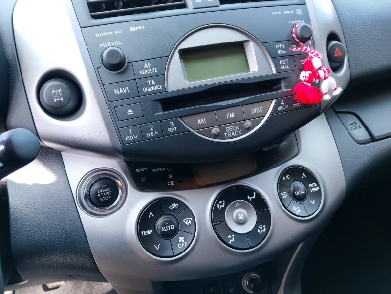 Toyota Rav4, снимка 14 - Автомобили и джипове - 53151934