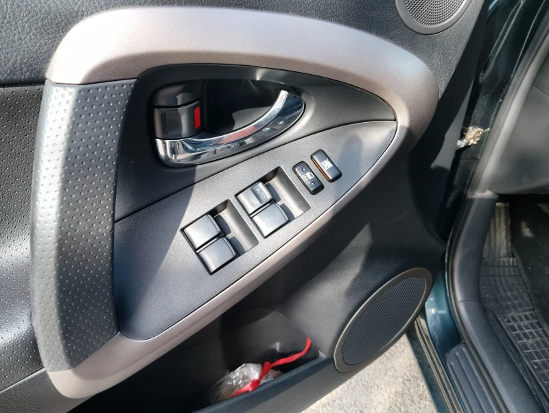Toyota Rav4, снимка 12 - Автомобили и джипове - 53151934