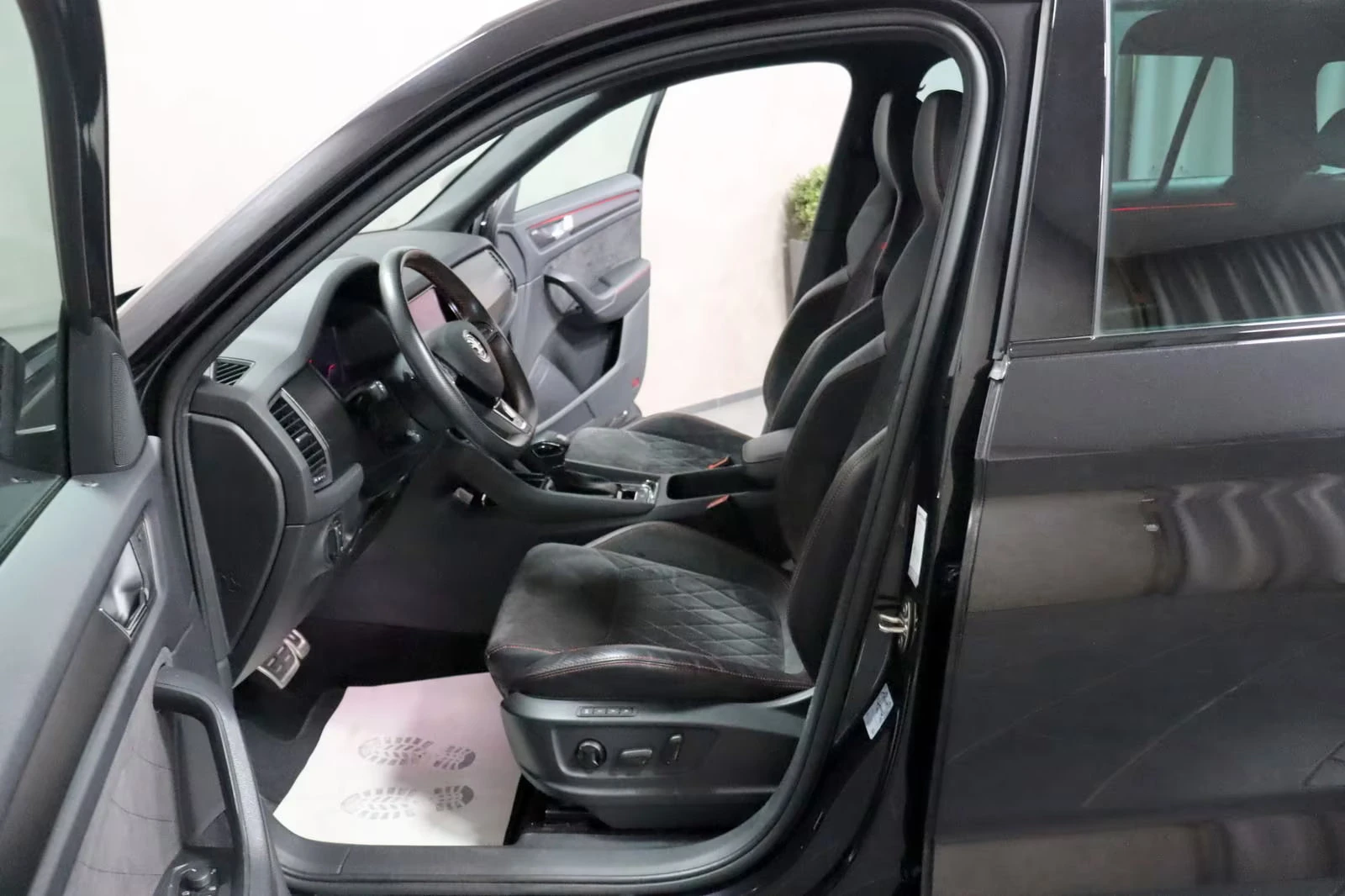 Skoda Kodiaq RS/239HP/7SEATS/CAM/VIRTUAL/LED/DCC/ALKH/701v - изображение 8
