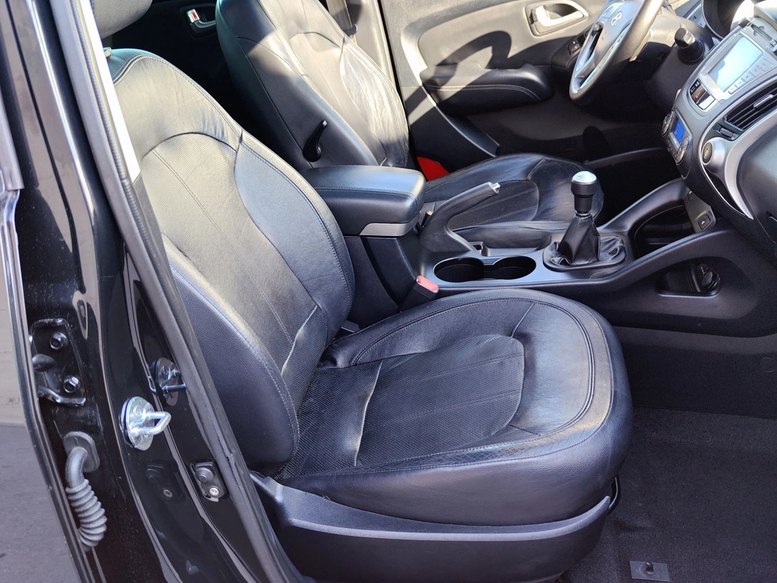 Hyundai IX35 2.0i 16v 163hp Кожа#Нави#Кейлес#Full, снимка 11 - Автомобили и джипове - 53718873