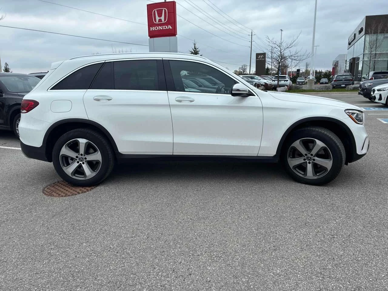 Mercedes-Benz GLC 300 * CARFAX * ПАНО * KEYLESS * КЛИПОВЕ, снимка 3 - Автомобили и джипове - 54647795