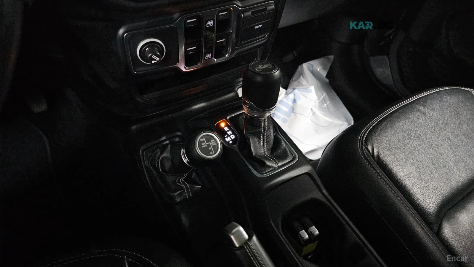 Jeep Wrangler * 2.0* OVERLAND* КОЖА* ПОДГРЕВ* NAVI* КАМЕРА* , снимка 9 - Автомобили и джипове - 55298804