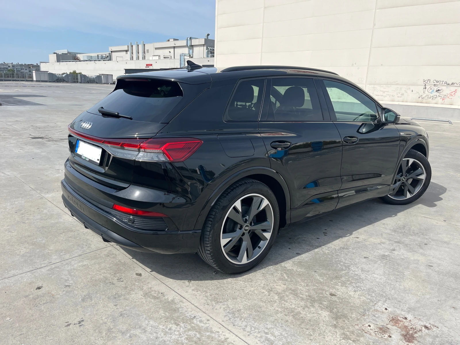 Audi Q4 S-line/82 KW/SOH 95%/HUD/ACC/MATRIX/1г гаранция, снимка 4 - Автомобили и джипове - 55894608