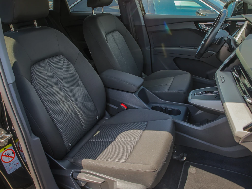 Audi Q4 S-line, снимка 7 - Автомобили и джипове - 55334281