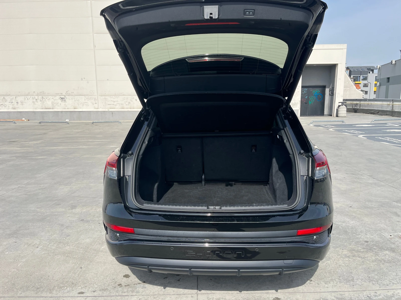 Audi Q4 S-line/82 KW/SOH 95%/HUD/ACC/MATRIX/1г гаранция, снимка 12 - Автомобили и джипове - 55894608
