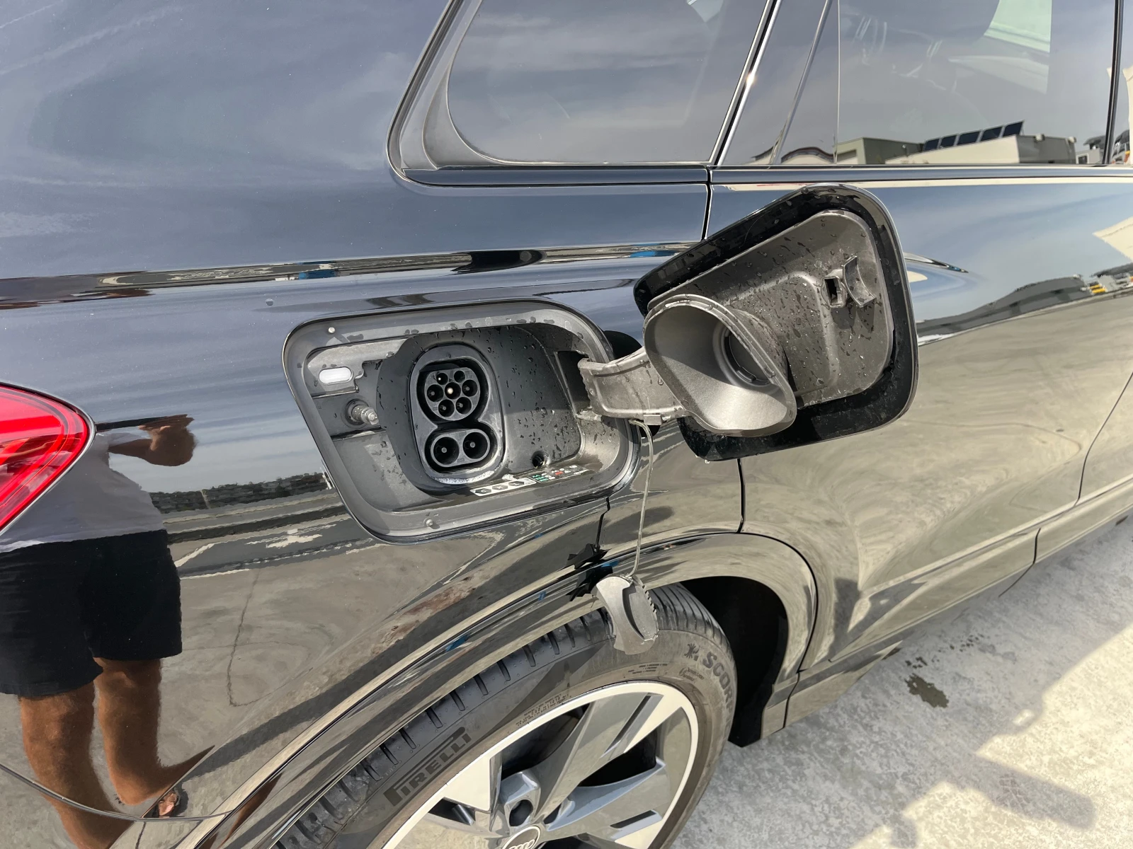 Audi Q4 S-line/82 KW/SOH 95%/HUD/ACC/MATRIX/1г гаранция, снимка 14 - Автомобили и джипове - 55894608