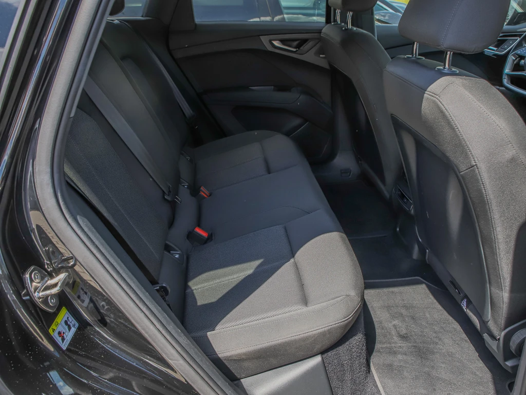 Audi Q4 S-line, снимка 9 - Автомобили и джипове - 55334281