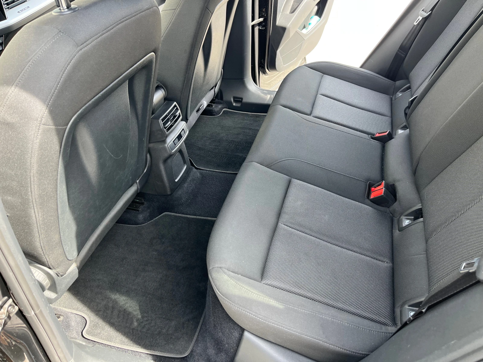 Audi Q4 S-line/82 KW/SOH 95%/HUD/ACC/MATRIX/1г гаранция, снимка 11 - Автомобили и джипове - 55894608